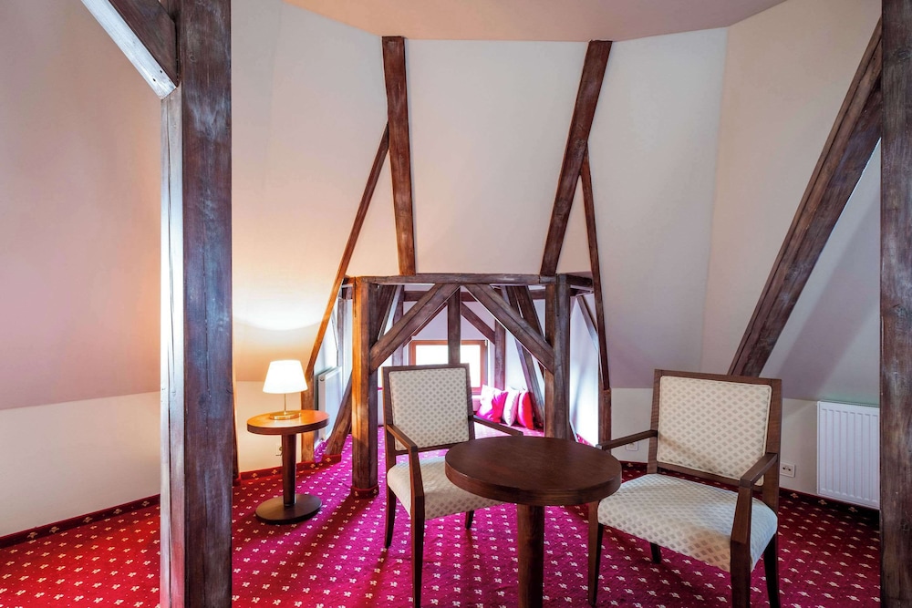 Junior Suite, 1 Double Bed, Non Smoking - Photo 6
