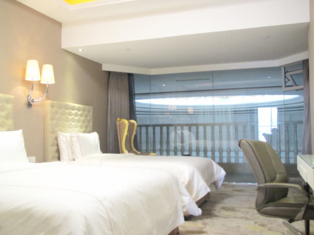 Standard Twin Room With View