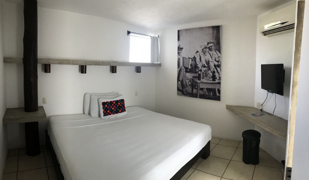 Room, 1 King Bed photo 3