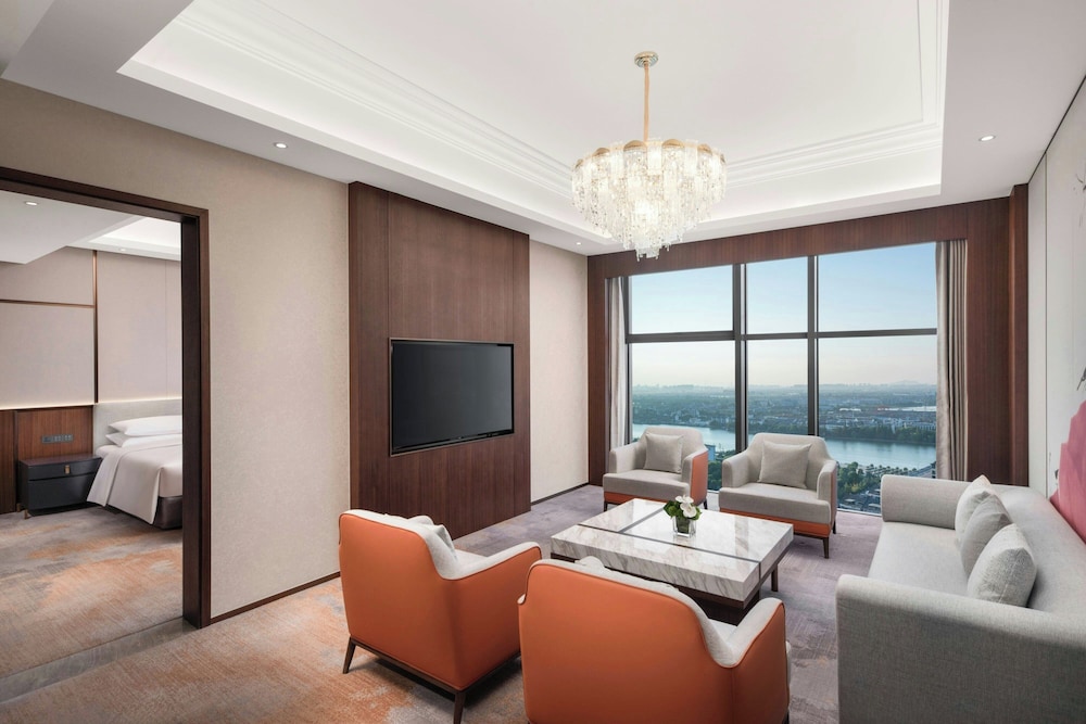 Deluxe Suite, 1 King Bed