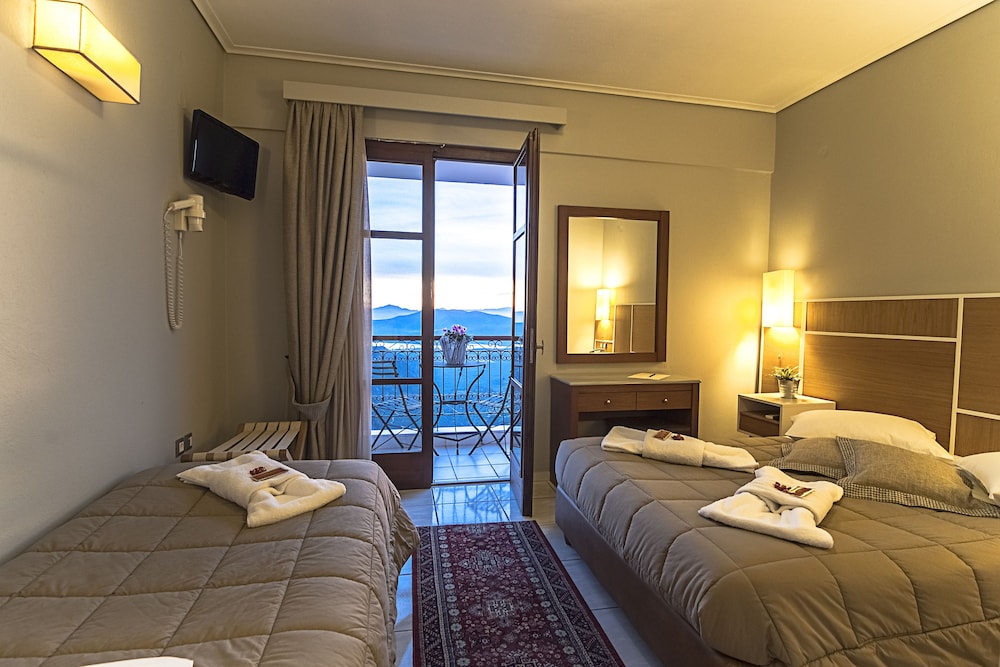 Double or Twin Room with Balcony (Panoramic View) - Photo 27