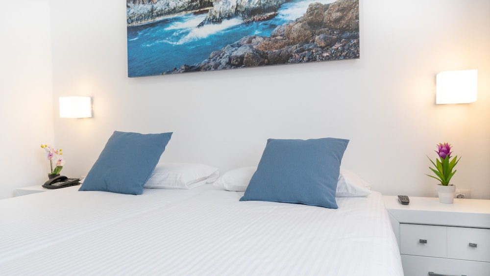 Luxury Apartment, 2 Bedrooms (2 adults and 2 children) photo 2
