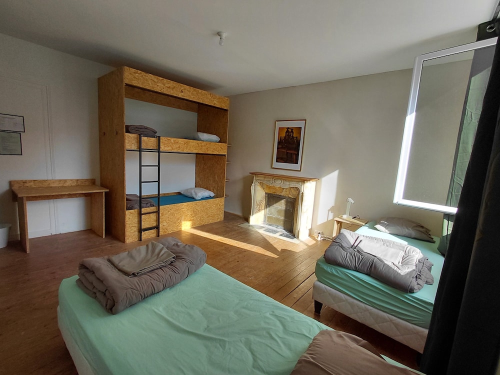 Basic Quadruple Room, Park View photo 1