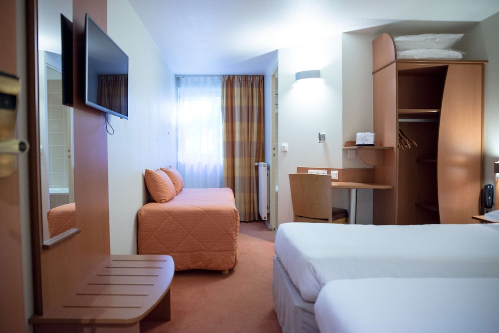 Standard Room, Multiple Beds - Photo 3