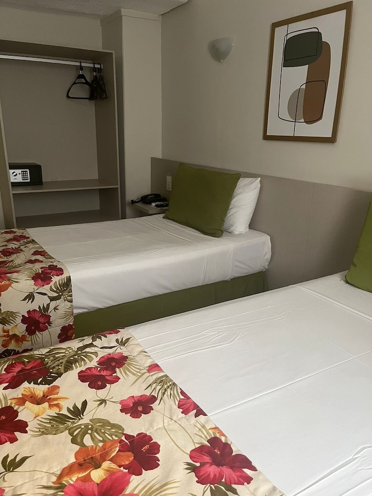 Executive Twin Room - Photo 4