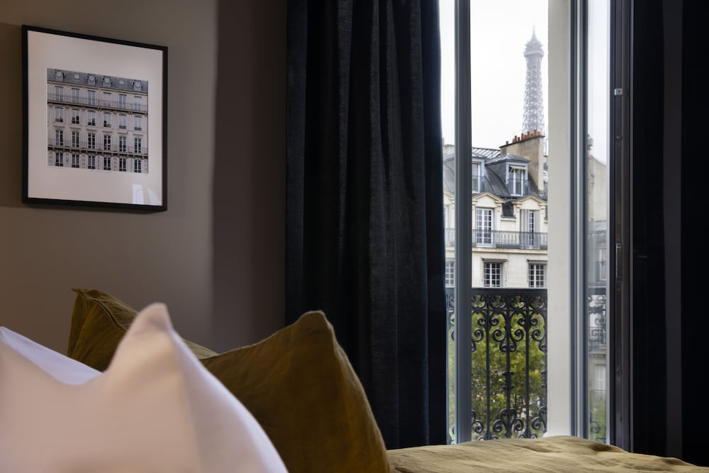 Deluxe room with Balcony and Eiffel Tower view photo 2