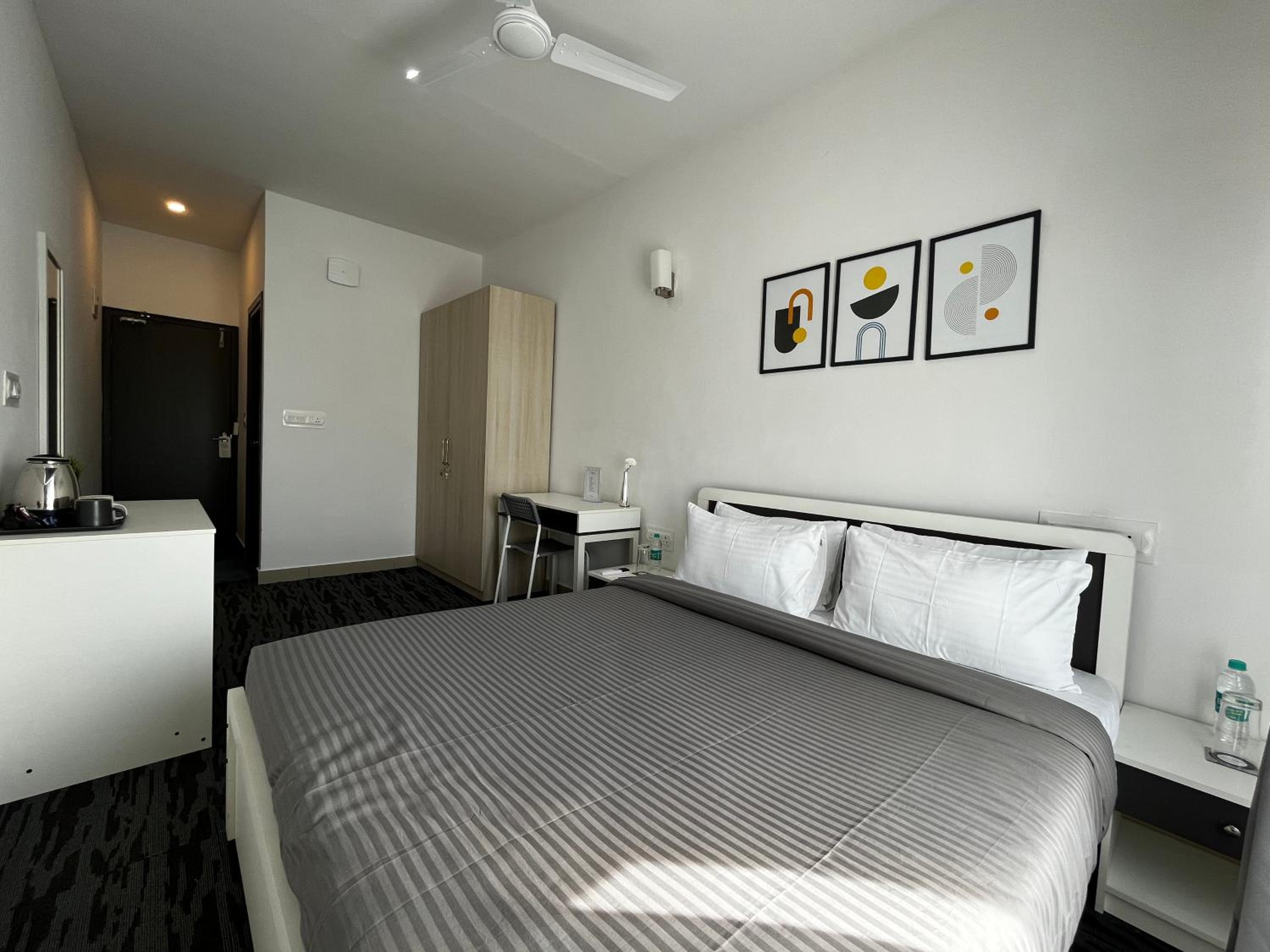 Deluxe Queen Room - Photo 6