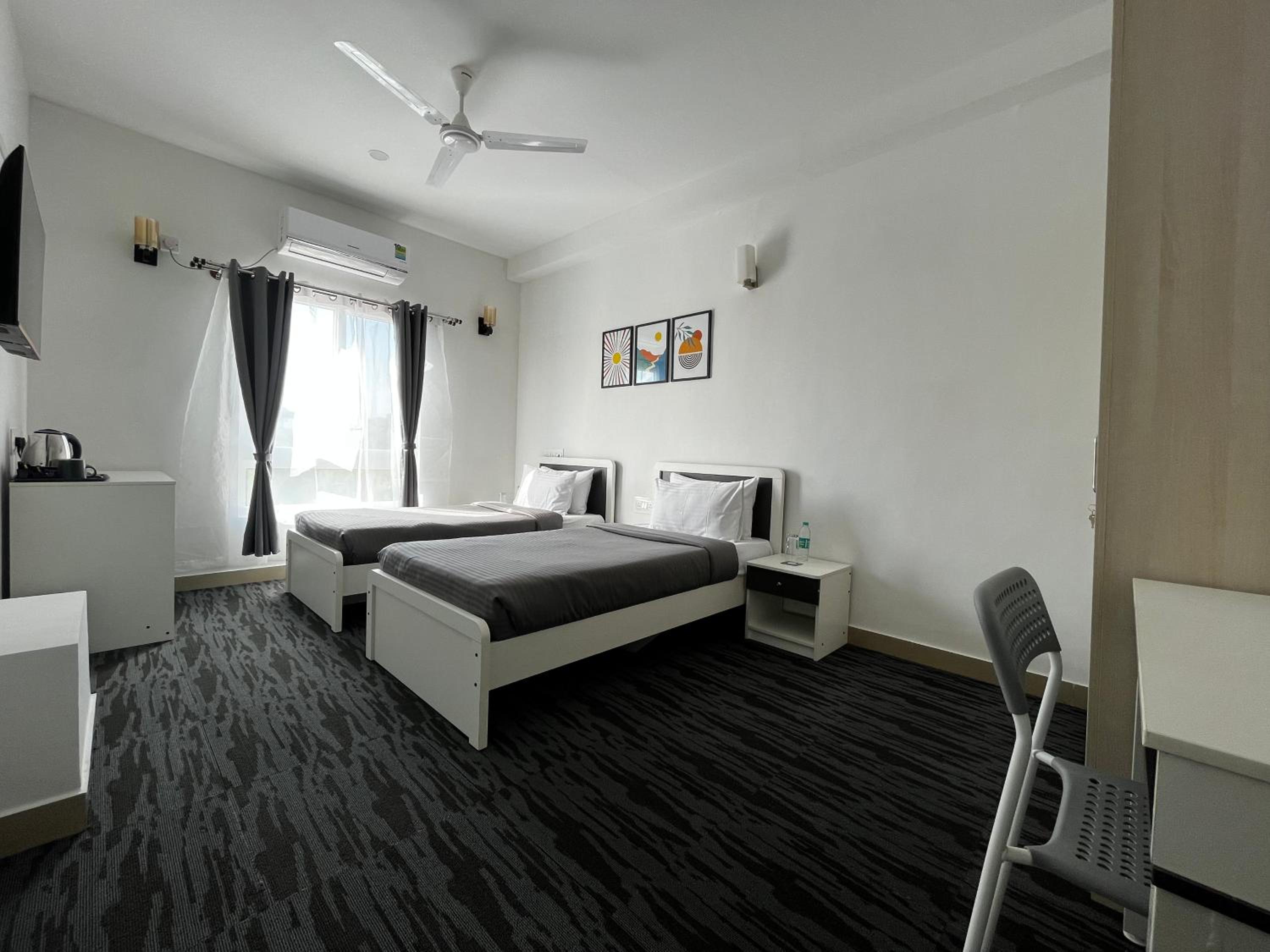 Superior Twin Room - Photo 4
