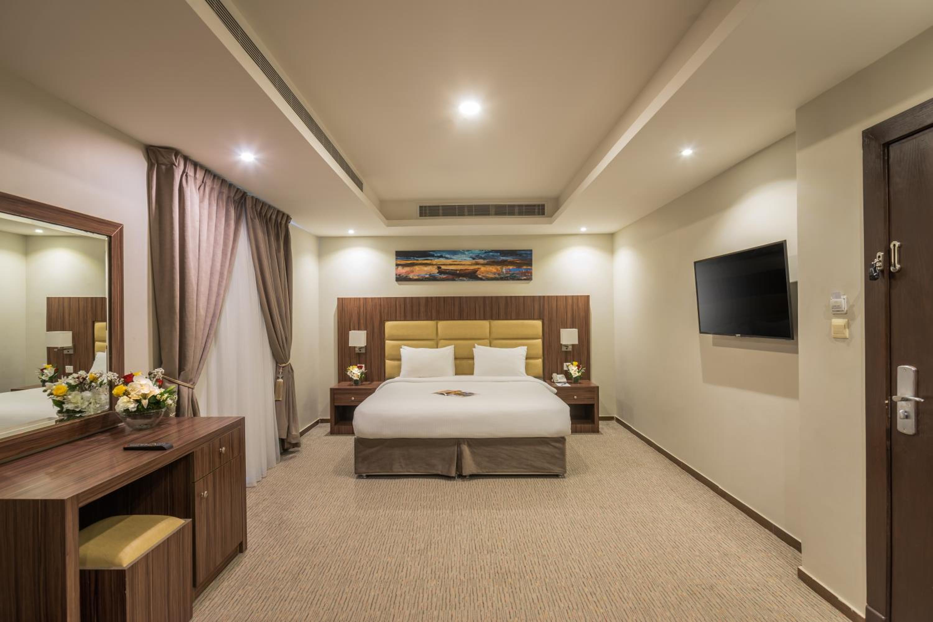 Deluxe King Room - Photo 1