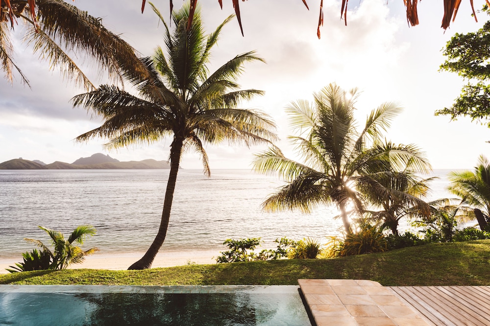 Beachfront Pool Villa photo 5