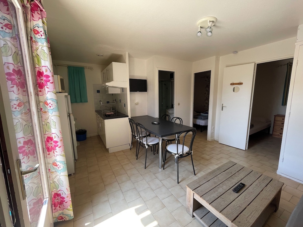 House, 2 Bedrooms, Kitchenette, Ground Floor photo 3