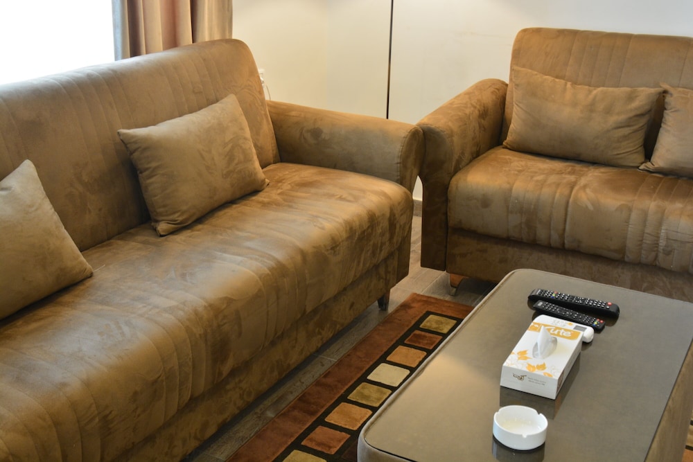 Deluxe Double Room (2 Adults + 1 Child) - Photo 6