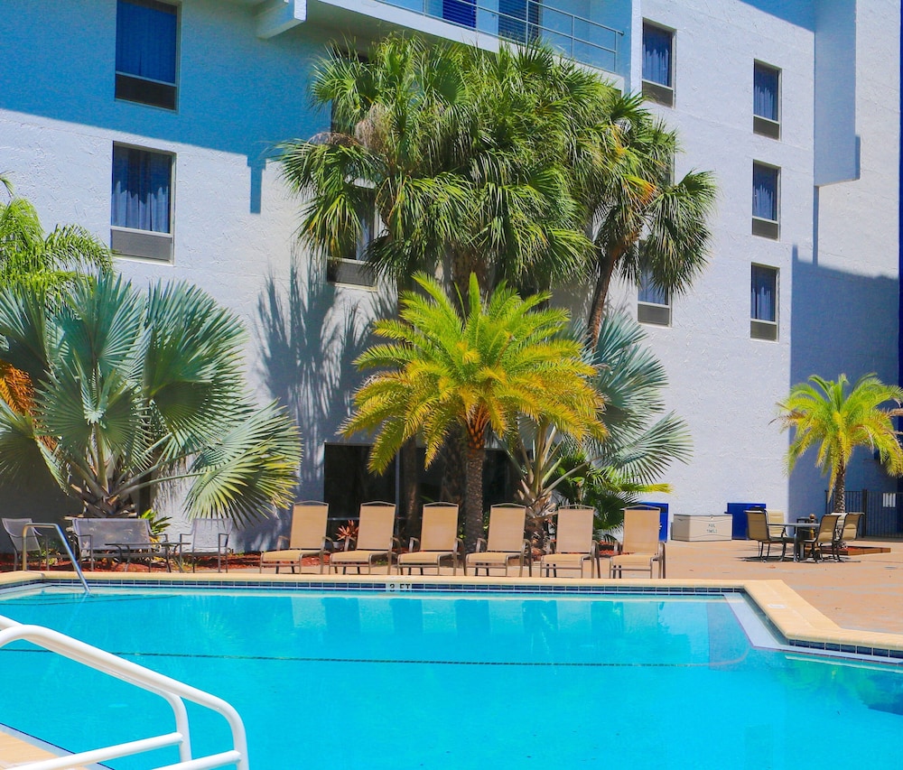 Room, 2 Queen Beds, Pool View - Photo 2