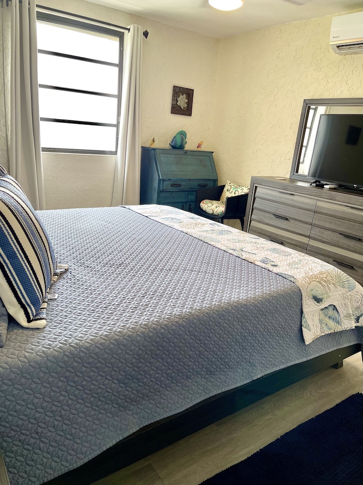 Panoramic Condo, 1 King Bed with Sofa bed, Sea View