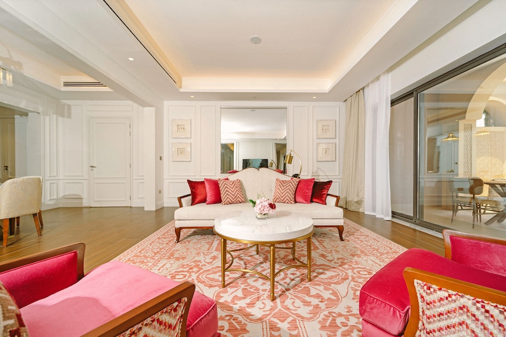 Royal Mansion Suite photo 3