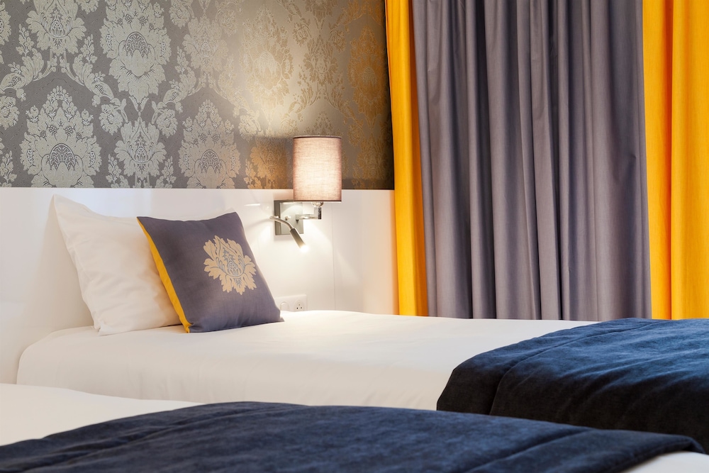 Standard Room, Multiple Beds photo 2