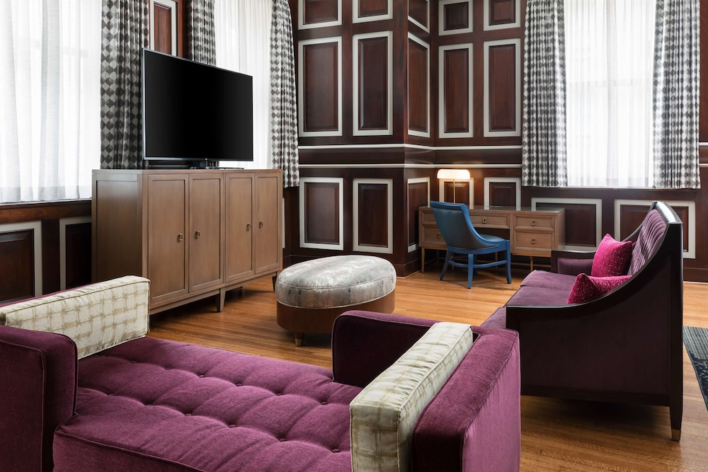 Suite, 1 King Bed, Non Smoking - Photo 1
