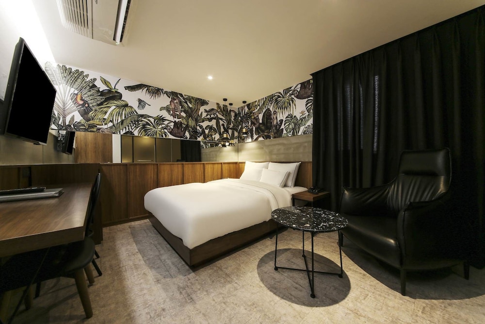 Deluxe Room - Photo 6