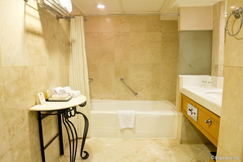 Executive Suite King Bed, Club Access - Photo 5