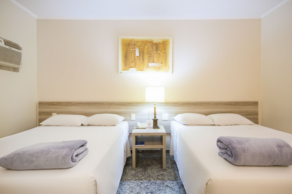 Standard Room, 2 Double Beds - Photo 9