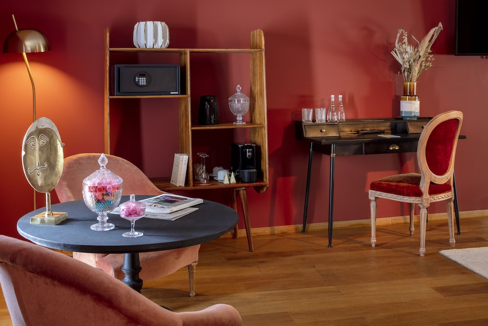 Executive Suite - Photo 4