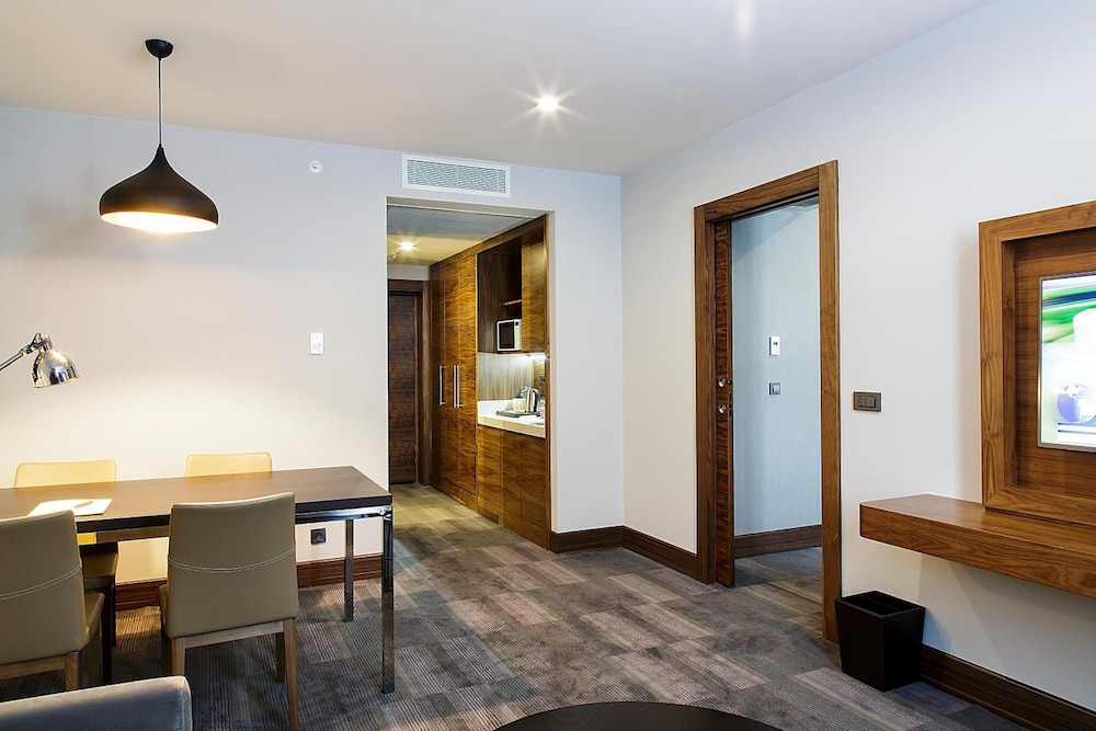 Comfort King Suite photo 3