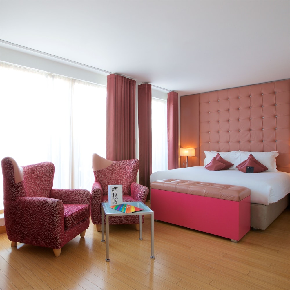 Premium Double Room, 1 King Bed, Balcony, City View photo 1