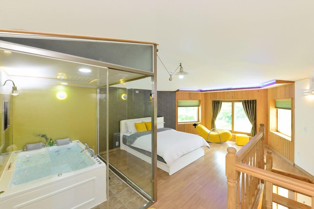 Room (Shiny) photo 1