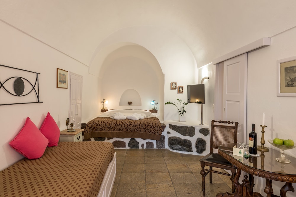 Superior Suite, Jetted Tub (Caldera View) - Photo 29