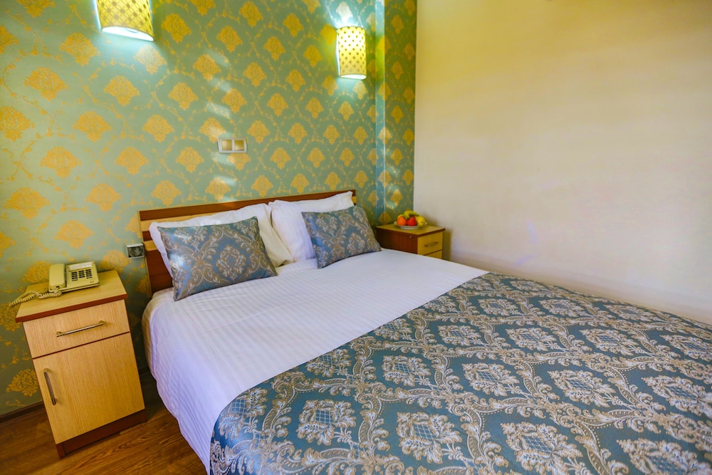 Comfort Tek Buyuk Yatakli Oda, 1 Buyuk (Queen) Boy Yatak, Sigara Icilemez, Sehir Manzarali