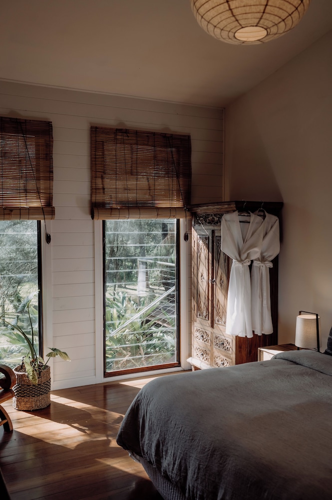Entire Property photo 2