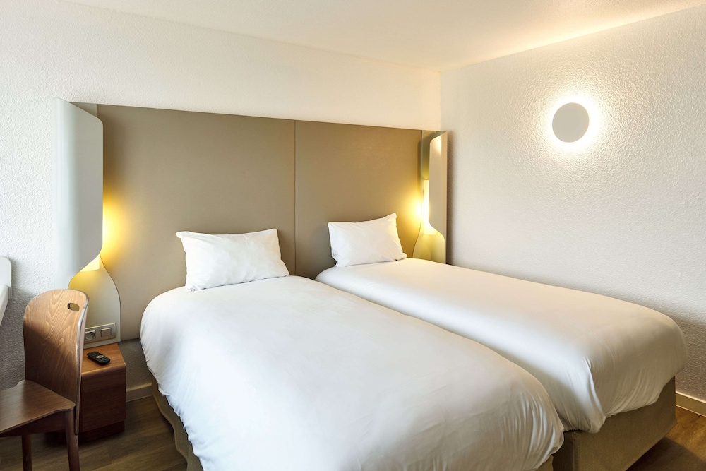 Standard Room, 2 Twin Beds - Photo 2