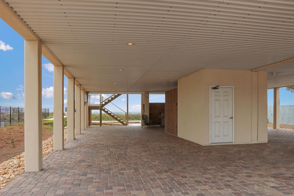 House, Multiple Beds (Farr Away Living) photo 3