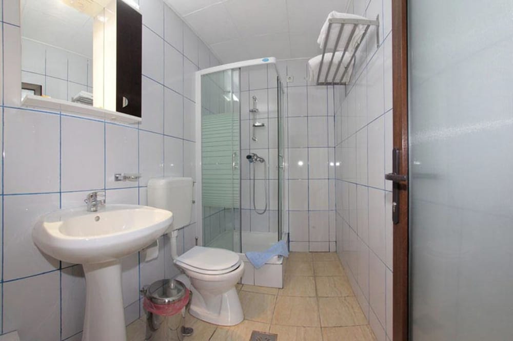 Classic Twin Room, 2 Twin Beds, Balcony photo 3