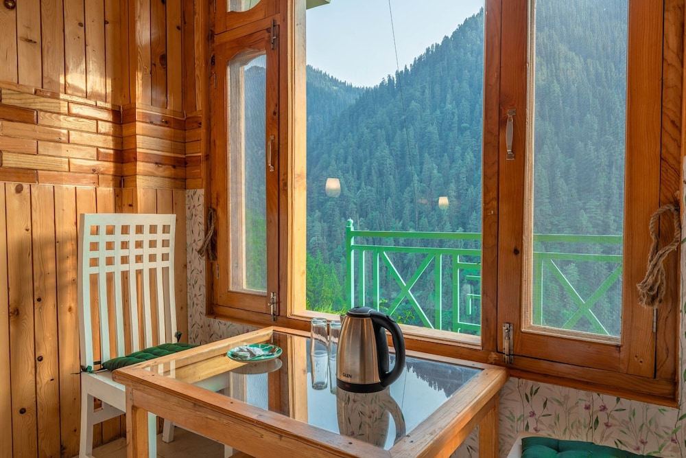 Budget Double Room With Shared Balcony photo 2
