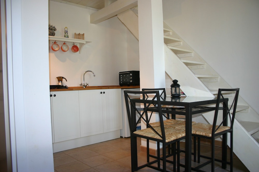 Studio, Kitchenette, Garden Area photo 3
