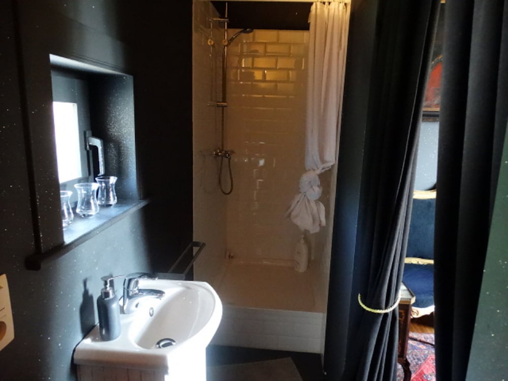 Romantic Double Room, Ensuite, Garden View (Chambre Espagnoles) photo 2
