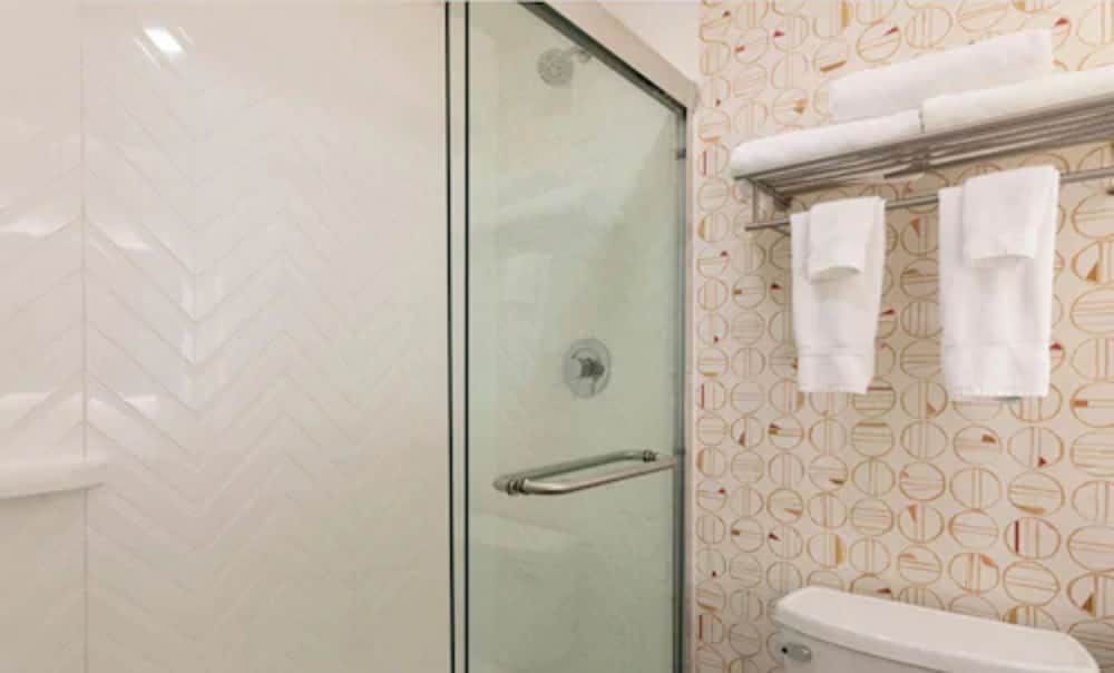 Standard Room, 1 King Bed with Sofa bed (Walk-In Shower) - Photo 7