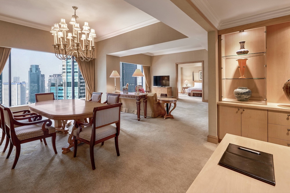 Executive Suite, 1 King Bed - Photo 1