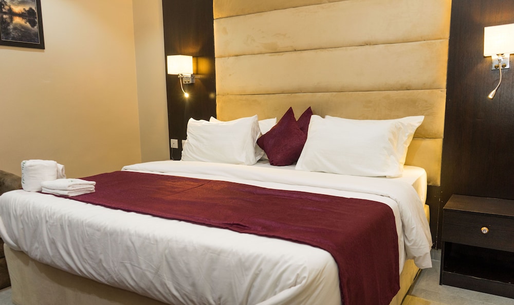 Deluxe Room - Photo 2