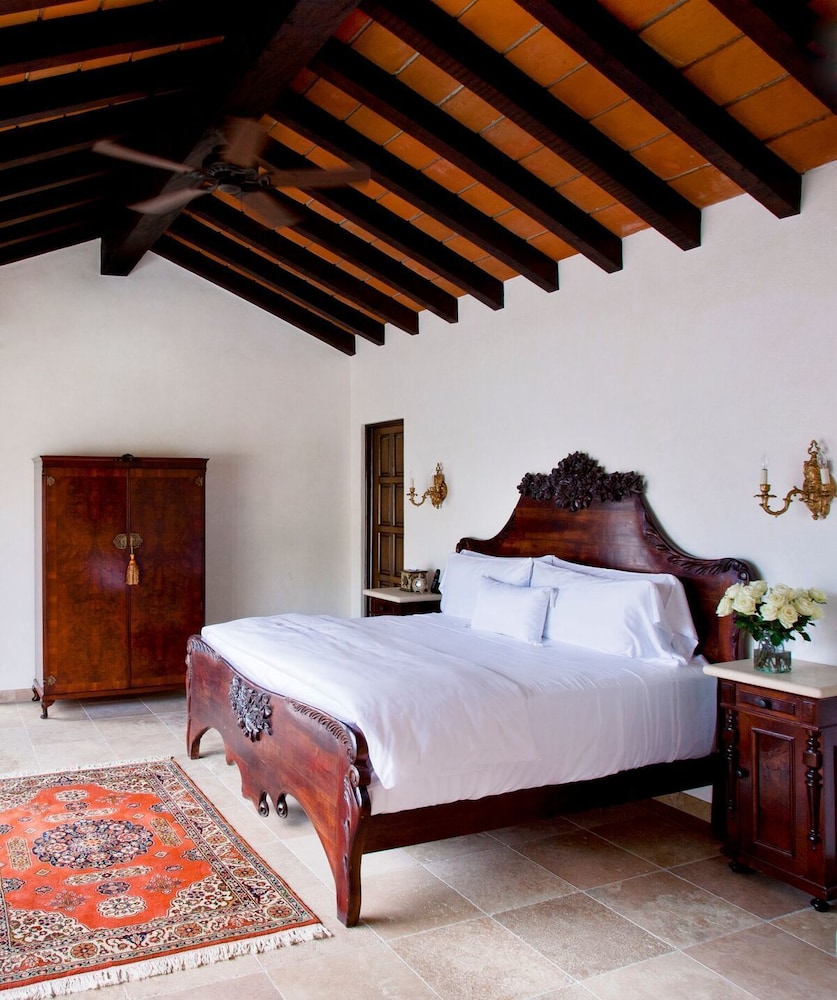 RICHARD BURTON SUITE photo 3
