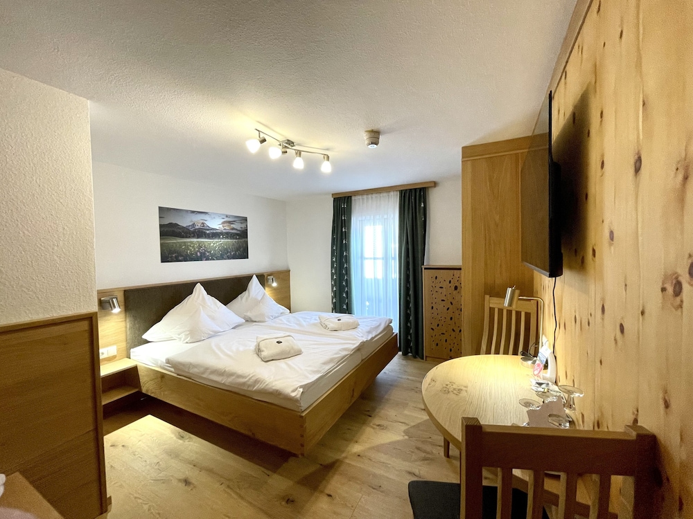 Standard Single Room, 1 Queen Bed photo 1