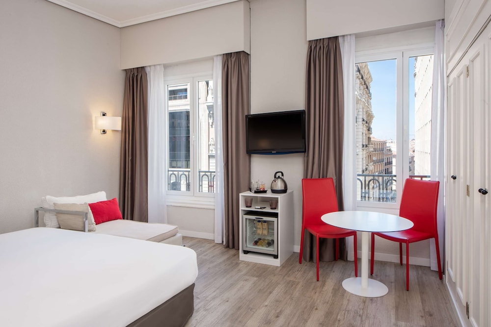Superior Room (Gran Vía view)