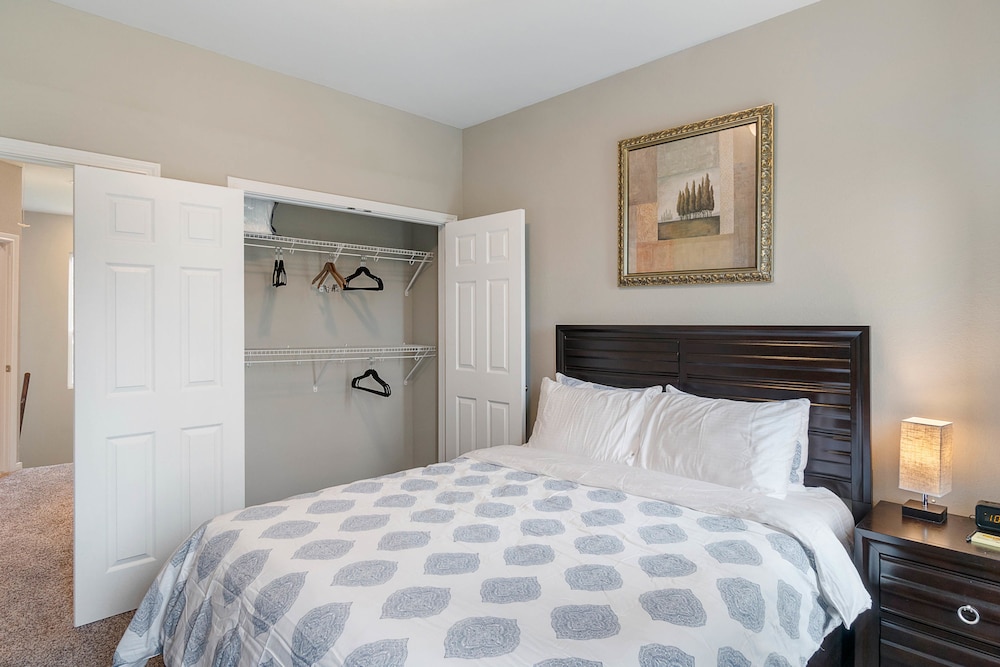 Classic Townhome, 2 Bedrooms, Non Smoking, Kitchen photo 1