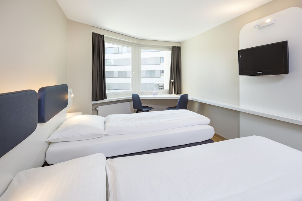 Twin Room - Photo 7