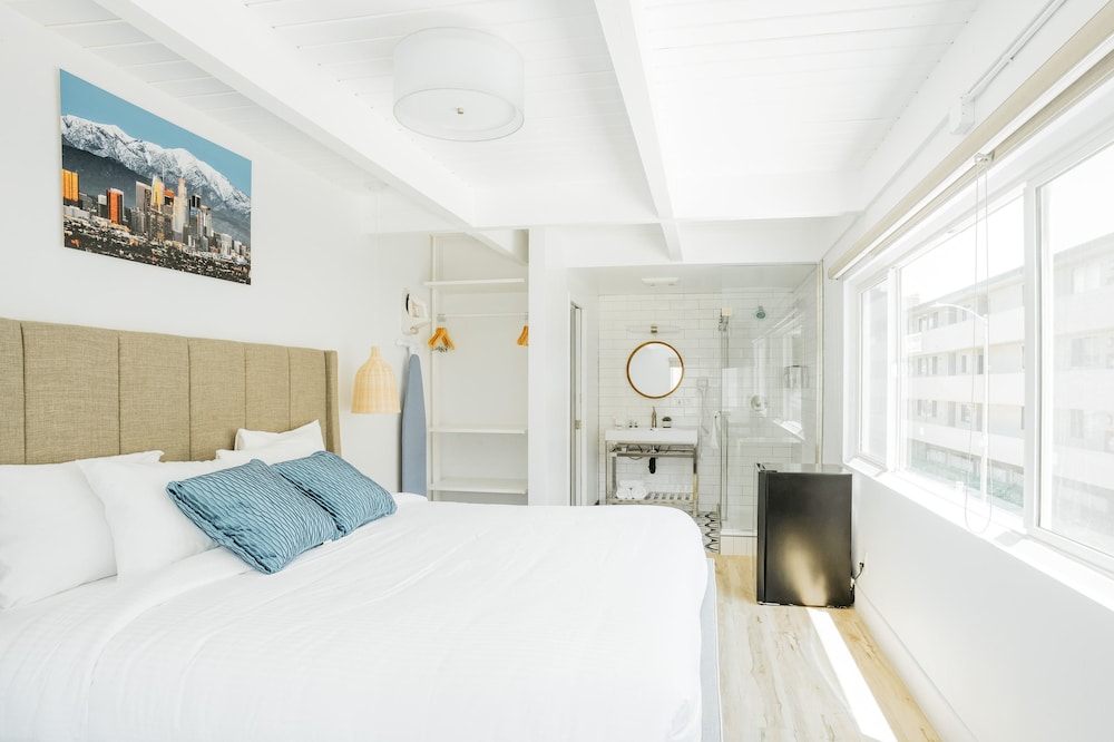 Deluxe Room, 1 King Bed, Non Smoking - Photo 1