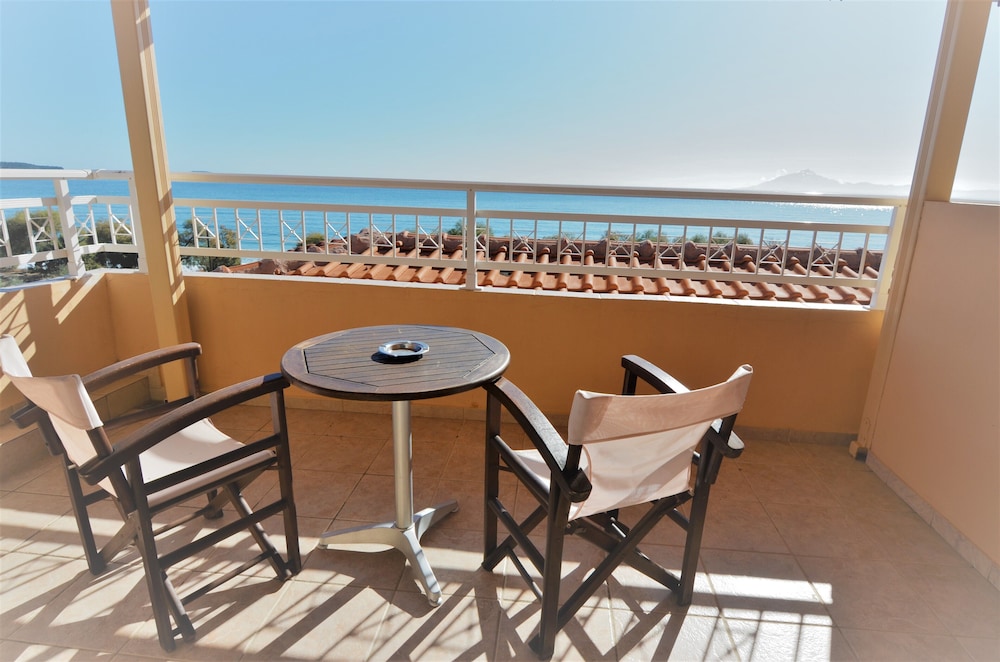 Superior Room, Sea View (Family) photo 2