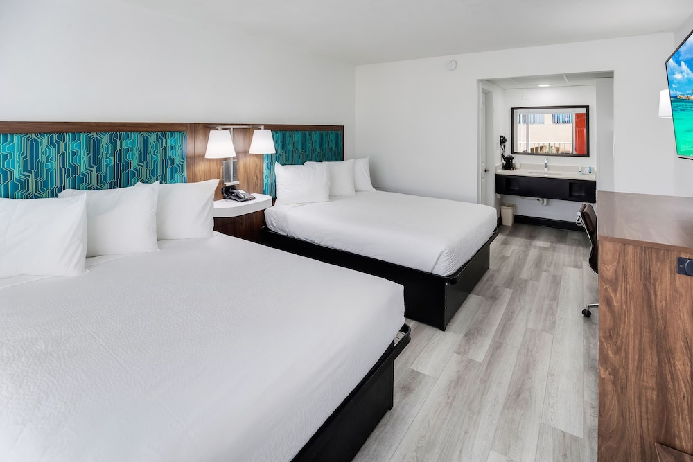 Ocean View 2 Queen Beds, Non Smoking (Newly Remodeled) - Photo 5
