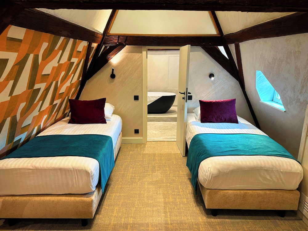 Suite 31 - Photo 2