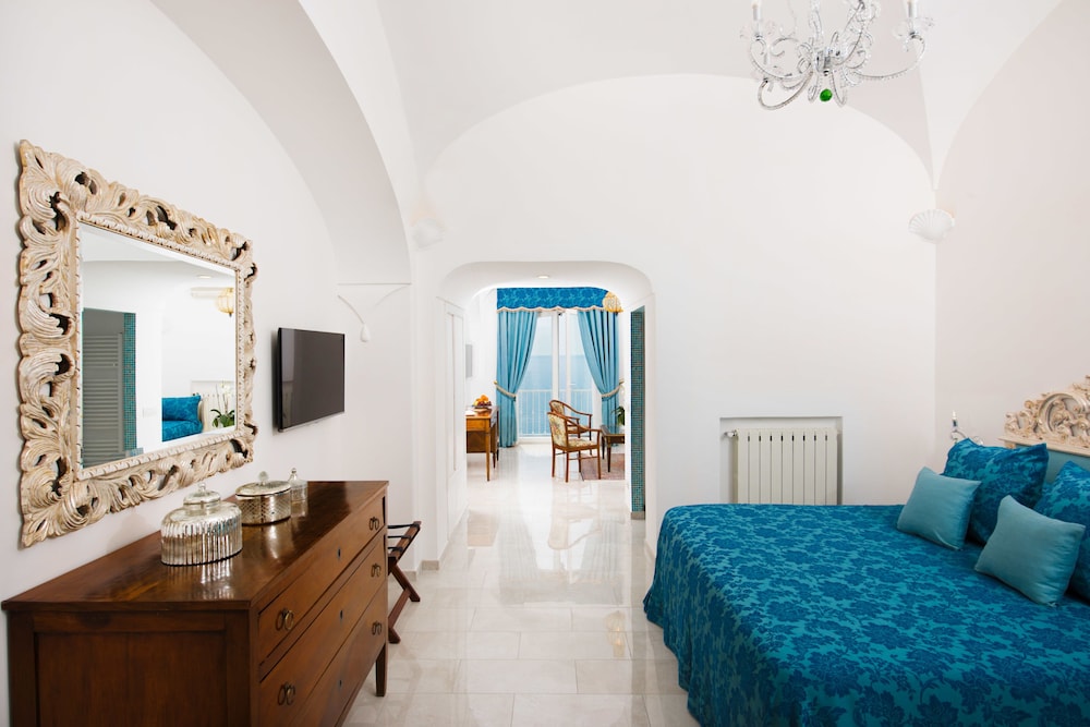 Honeymoon Suite, 1 King Bed, Sea View photo 3